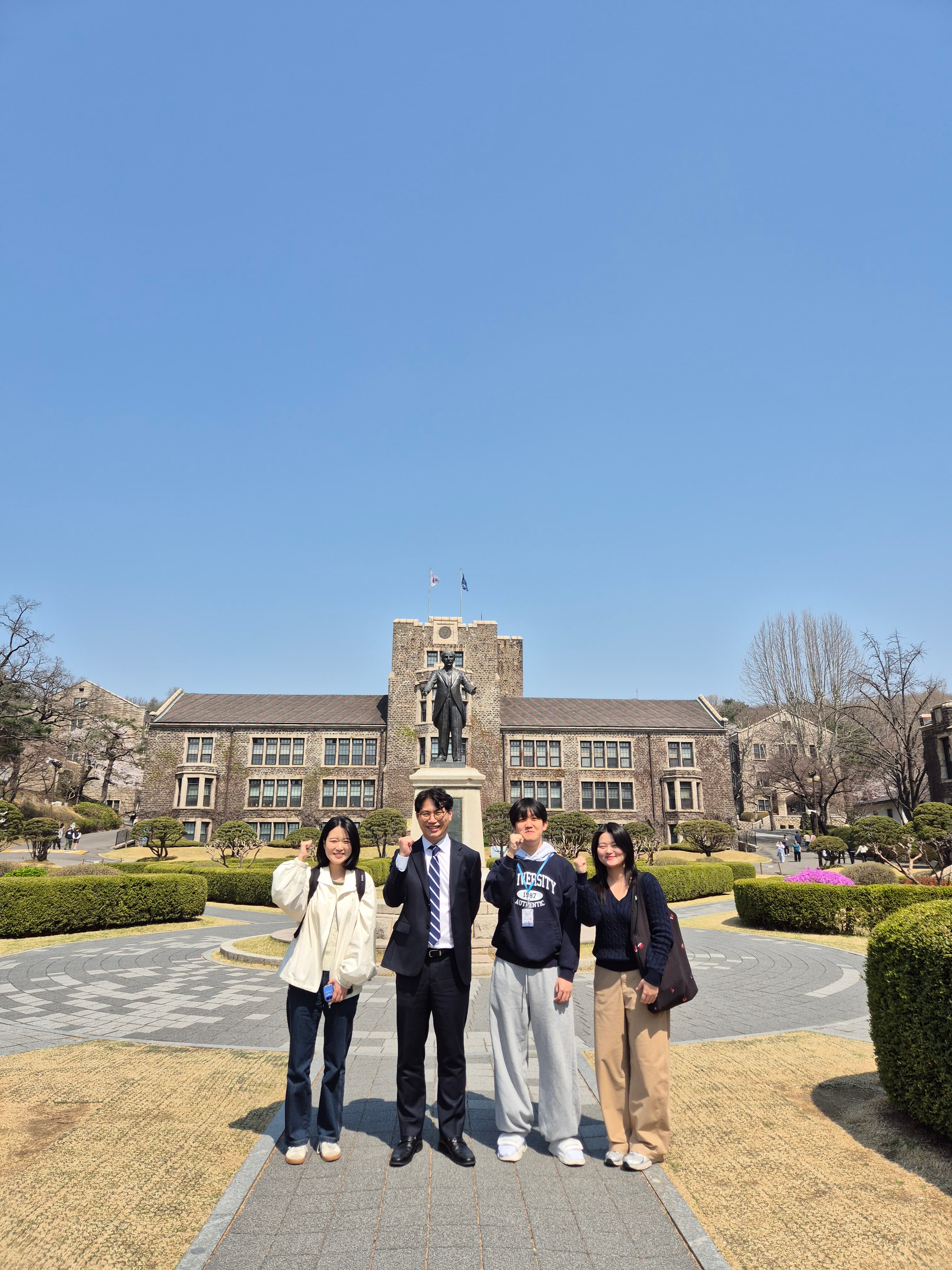 연세대학교 캠퍼스 기념 촬영 3